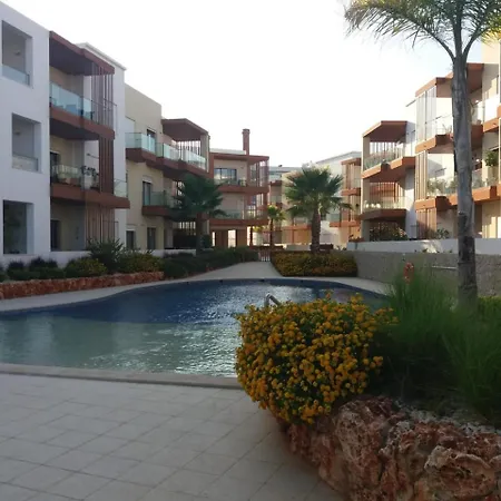 Apartamento De 2 En Portimao, Con Magnificas Vistas Al Lago, Acc... 포티마오
